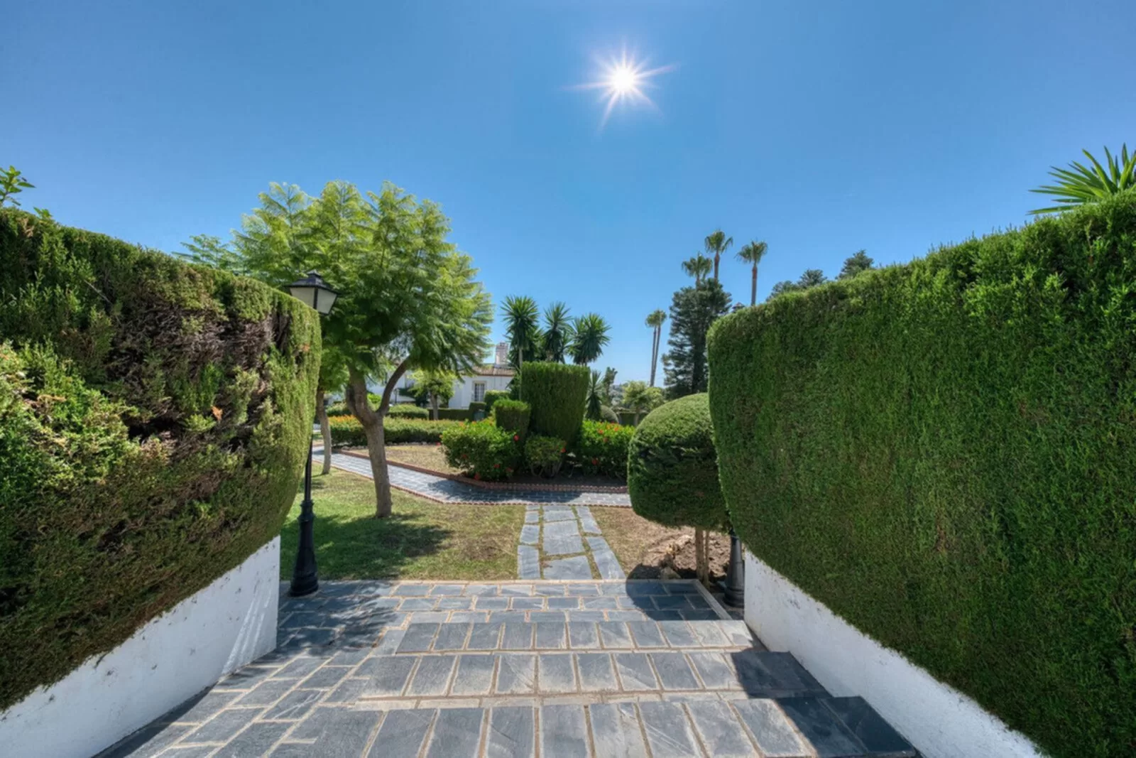 Stylish End-of-Terrace Townhouse with Private Garden | Bel Air, New Golden Mile — photo 16