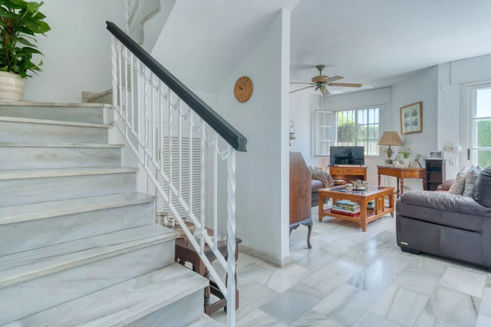Stylish End-of-Terrace Townhouse with Private Garden | Bel Air, New Golden Mile — photo 15