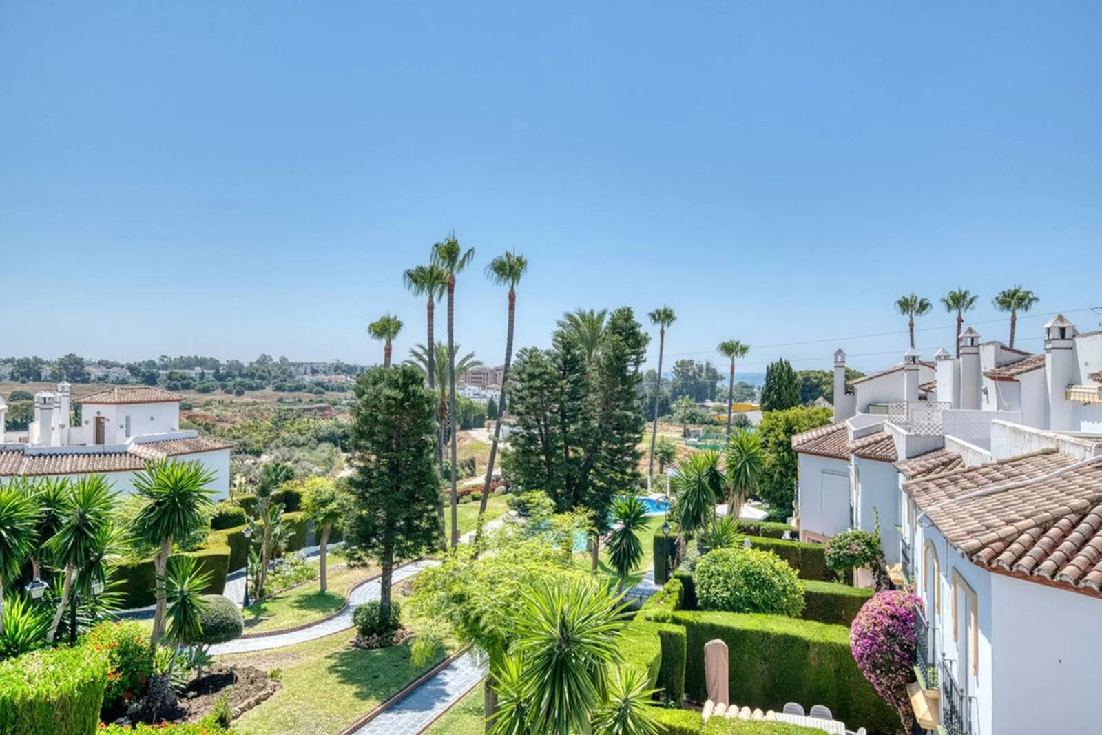 Stylish End-of-Terrace Townhouse with Private Garden | Bel Air, New Golden Mile — photo 8