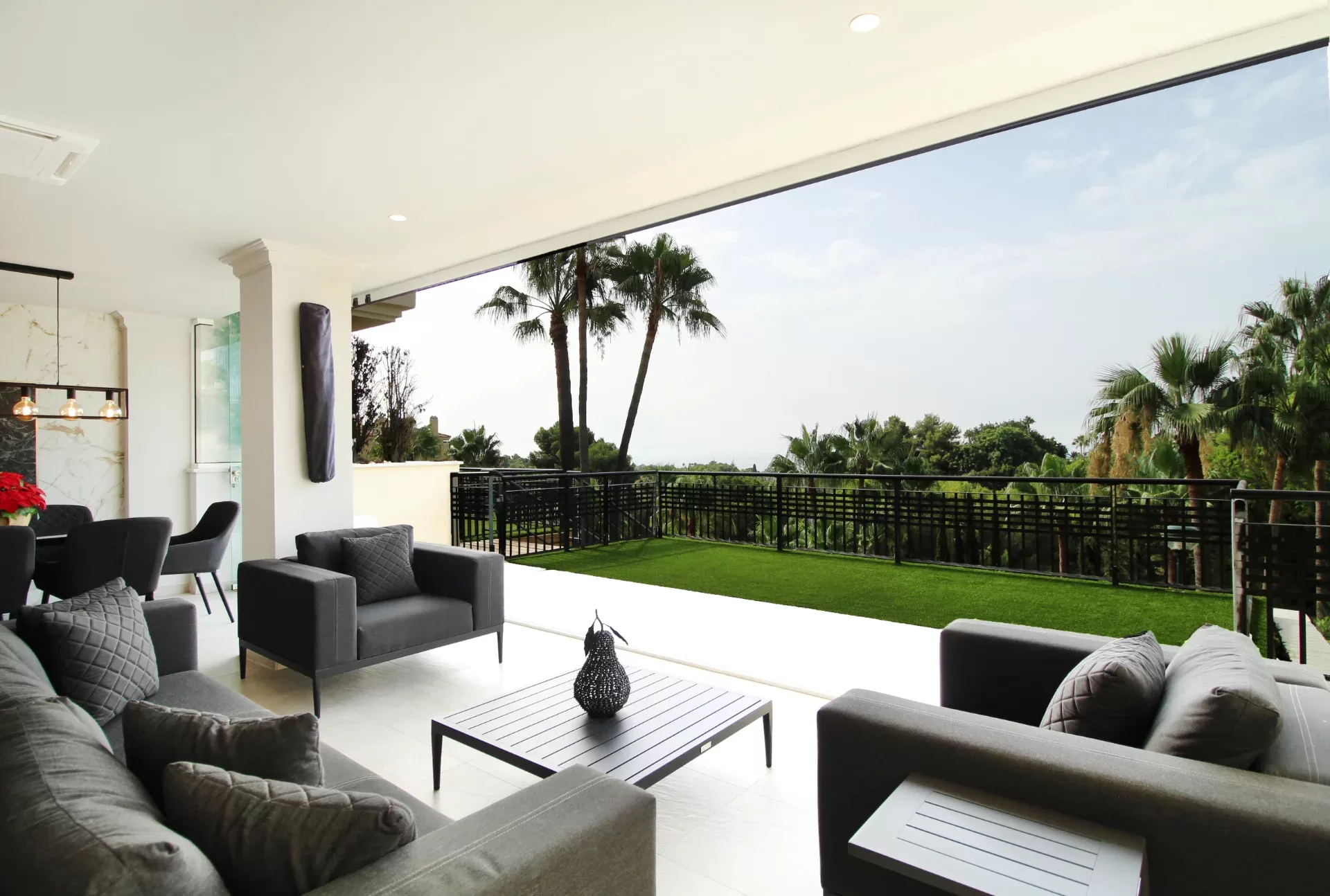Fully Renovated Garden Apartment with Panoramic Sea Views in Sierra Blanca–Camoján — photo 15