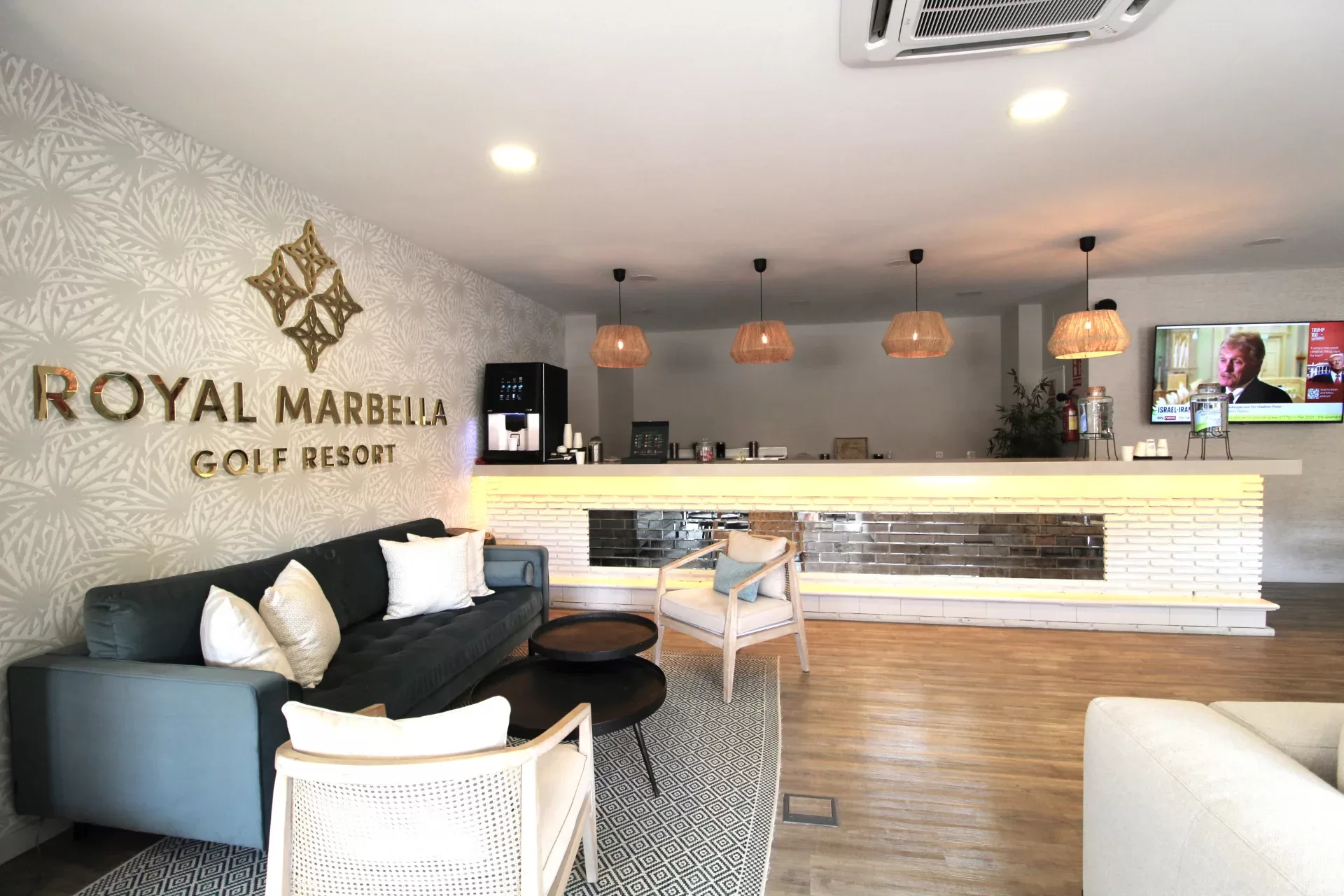 Renovated Apartment with Panoramic Golf, Sea and Mountain Views in El Paraíso Alto — photo 14