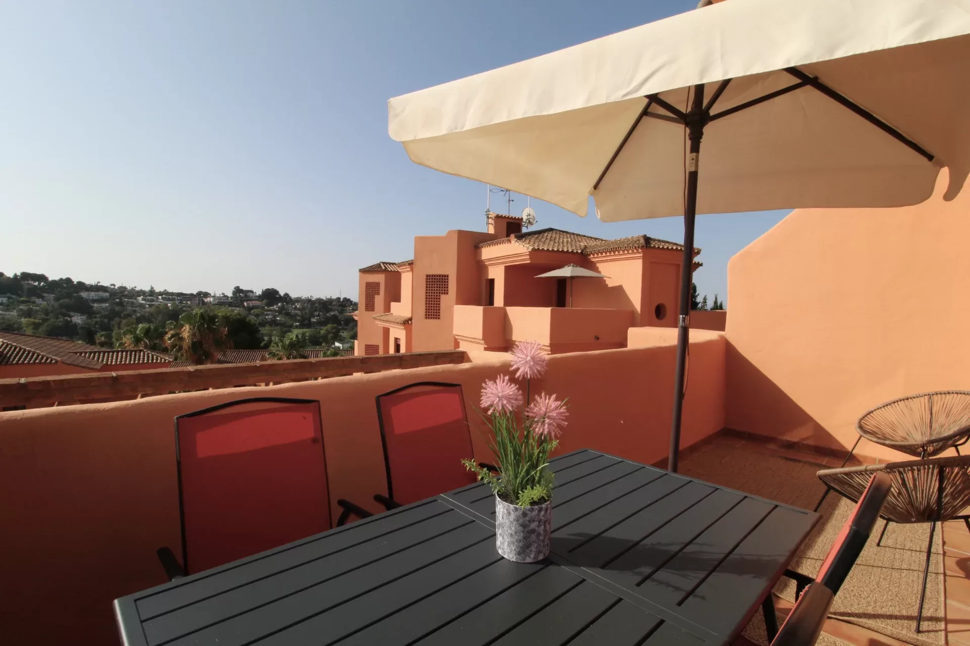 Renovated Apartment with Panoramic Golf, Sea and Mountain Views in El Paraíso Alto — photo 5