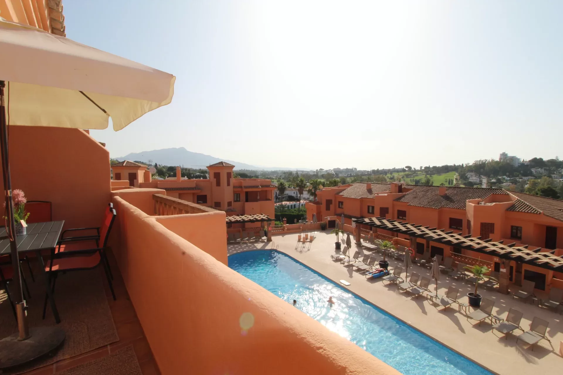Renovated Apartment with Panoramic Golf, Sea and Mountain Views in El Paraíso Alto — photo 2