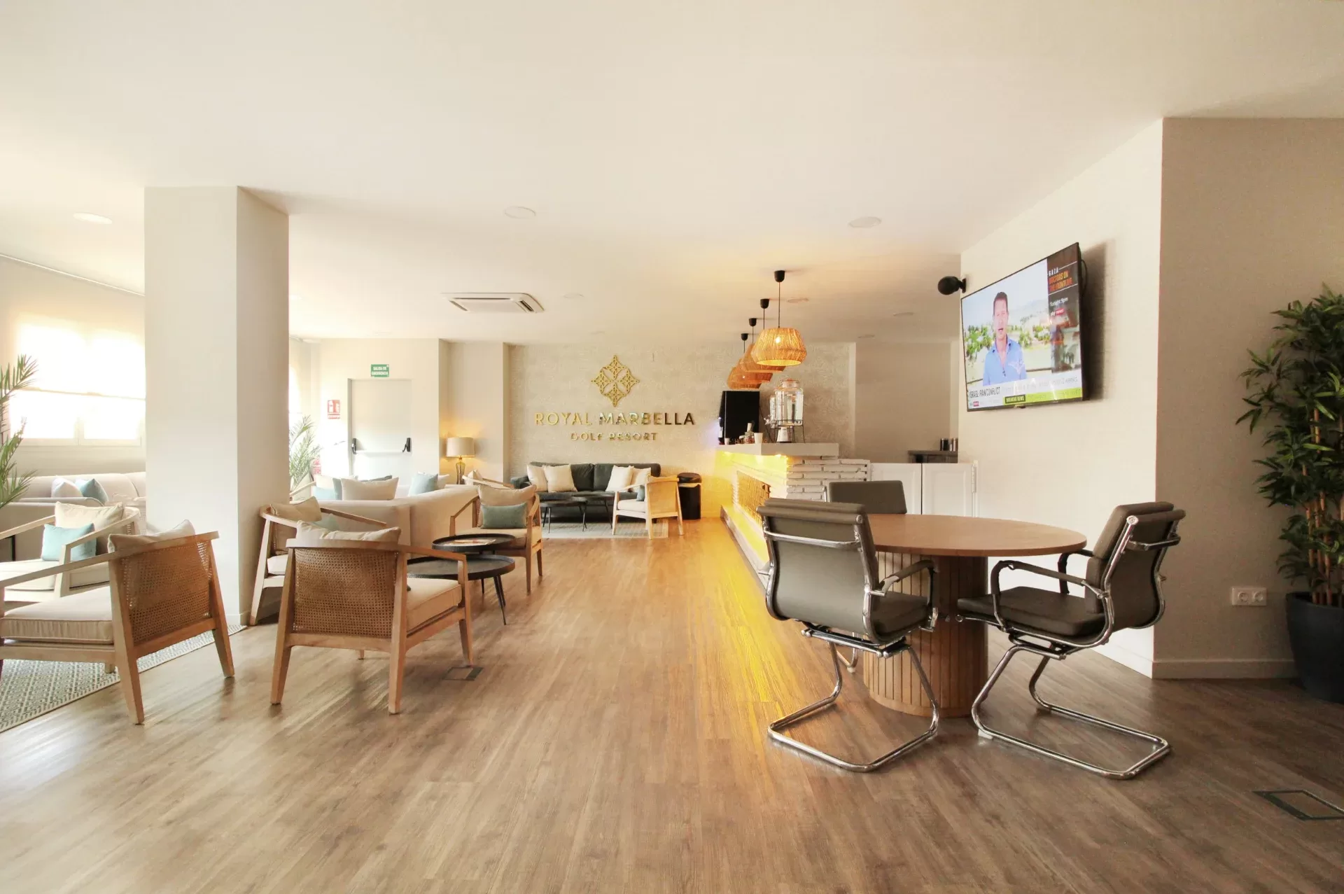Renovated Apartment with Panoramic Golf, Sea and Mountain Views in El Paraíso Alto — photo 12