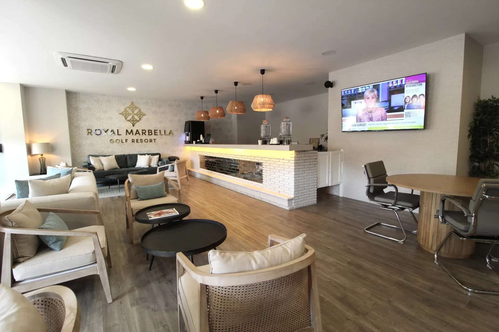 Renovated Apartment with Panoramic Golf, Sea and Mountain Views in El Paraíso Alto — photo 13