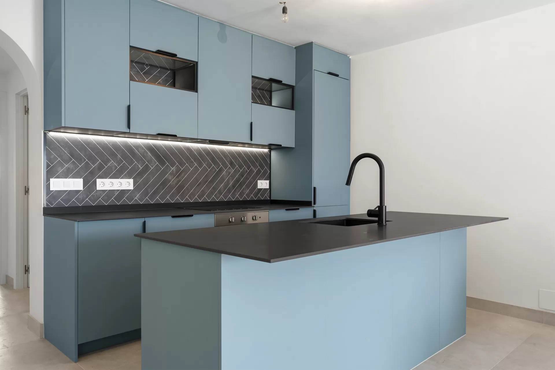 Refurbished 3-Bedroom Apartment with Sea Views, Walking Distance to Puerto Banús — photo 4