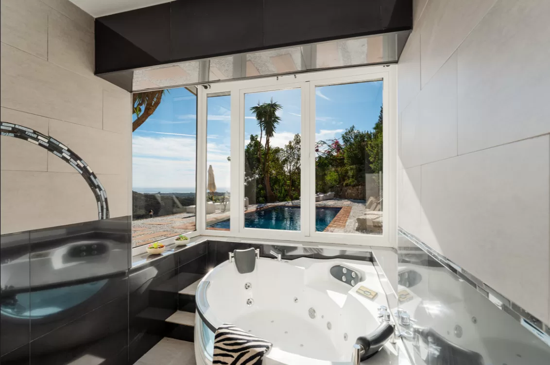Private 6-Bedroom Villa with Panoramic Sea Views and Guest House in El Madroñal — photo 12