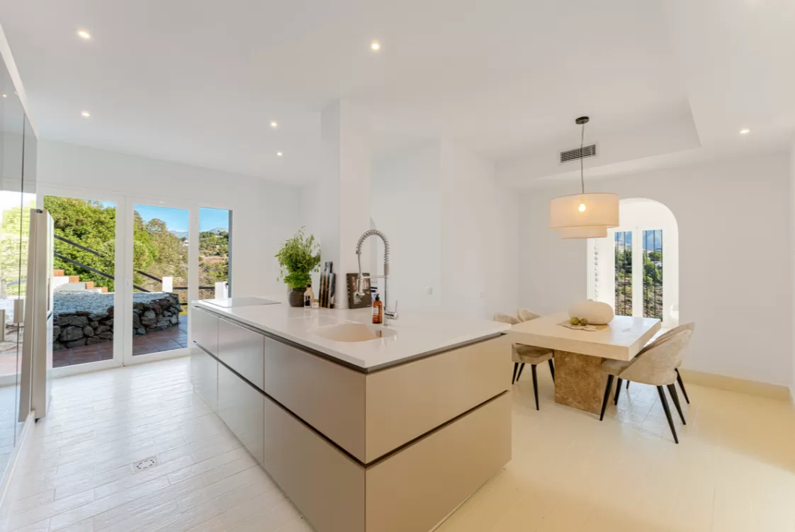 Private 6-Bedroom Villa with Panoramic Sea Views and Guest House in El Madroñal — photo 6