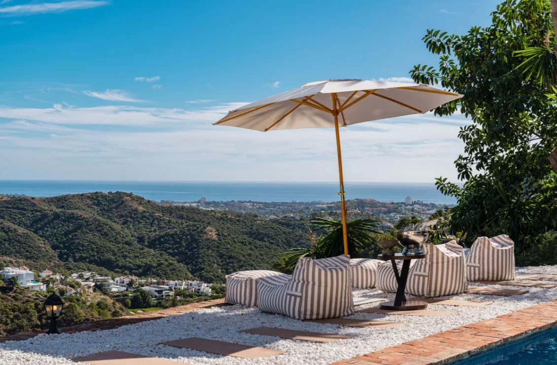 Private 6-Bedroom Villa with Panoramic Sea Views and Guest House in El Madroñal