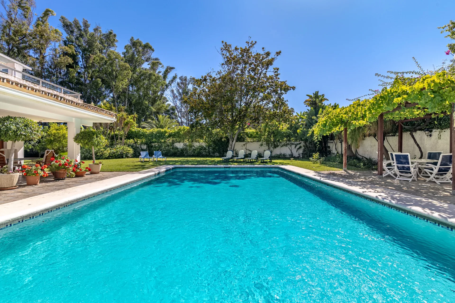 Private Five-Bedroom Beachside Villa with Pool near Cancelada — photo 2