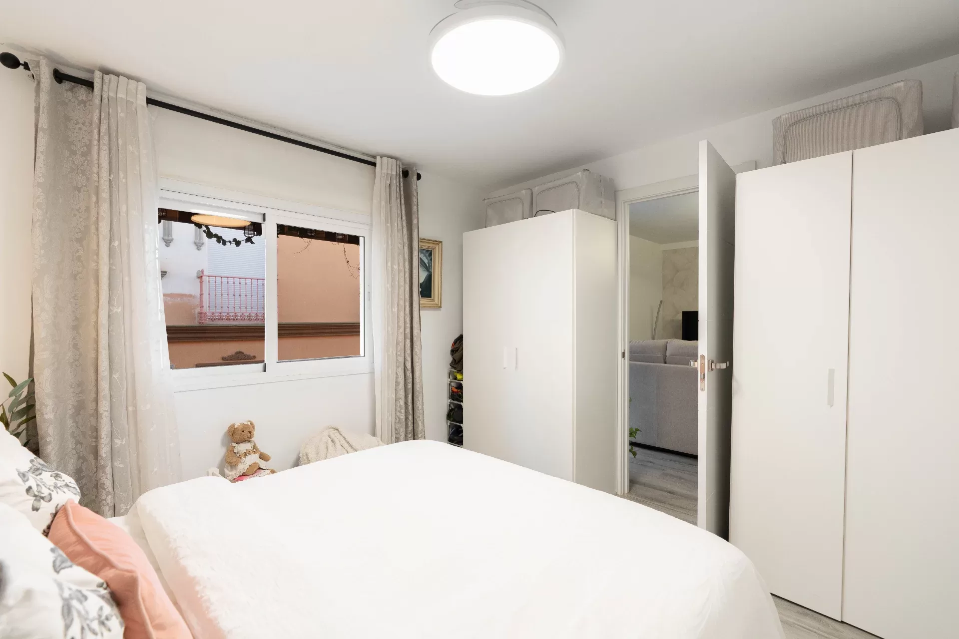 Modern city apartment with a prime location — photo 9