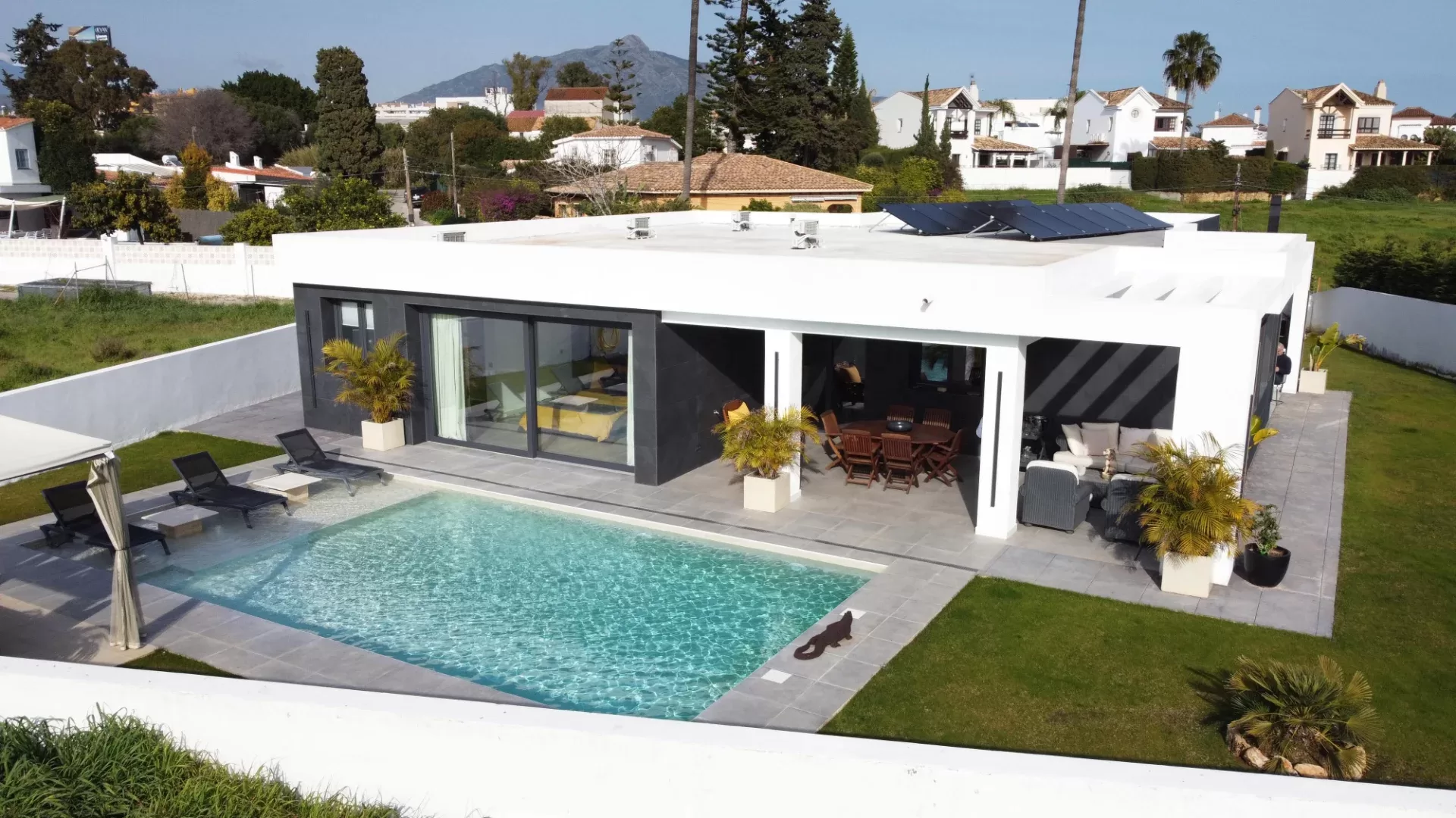 Renovated Single-Level Villa with Private Pool near San Pedro Beach