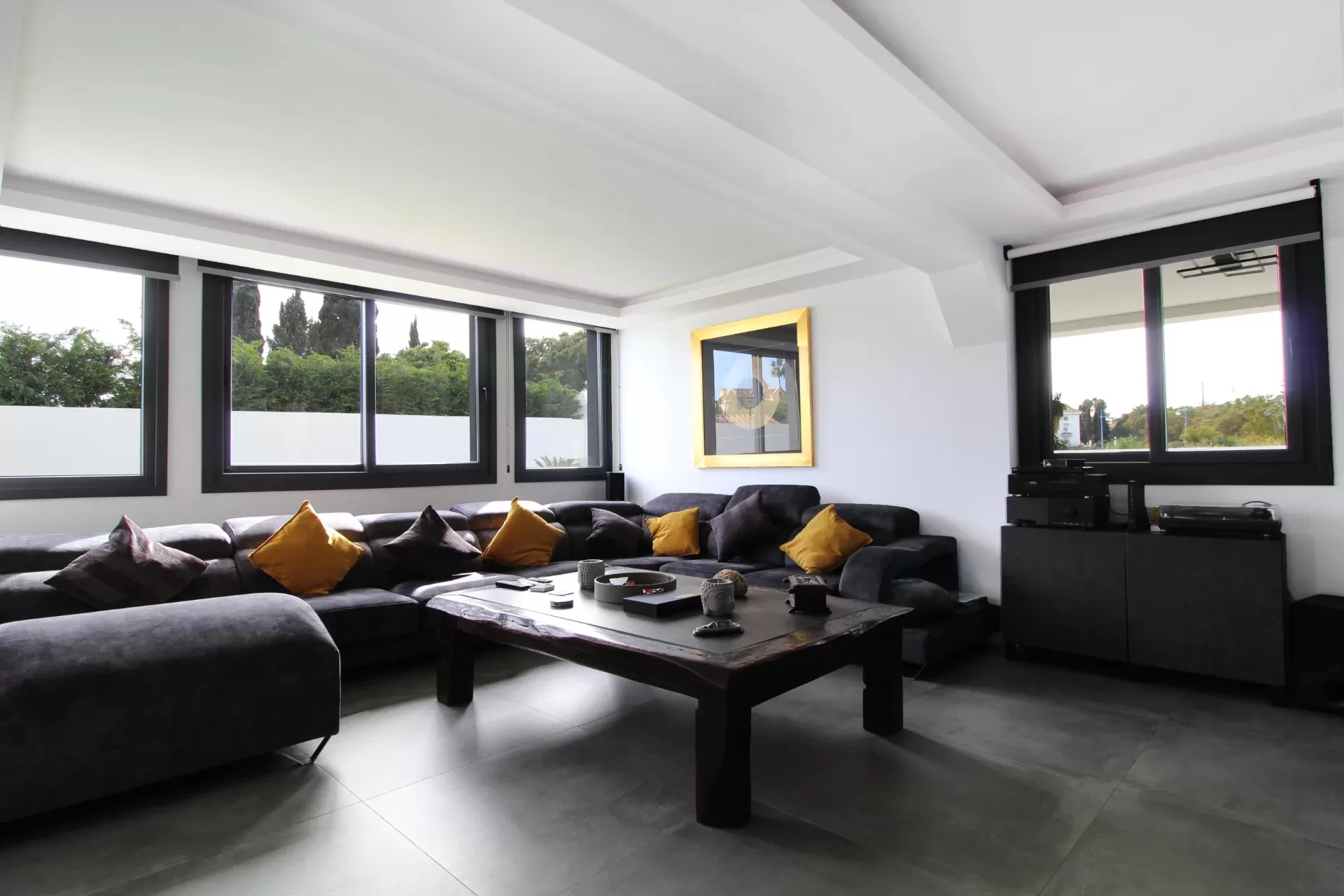 Renovated Single-Level Villa with Private Pool near San Pedro Beach — photo 3