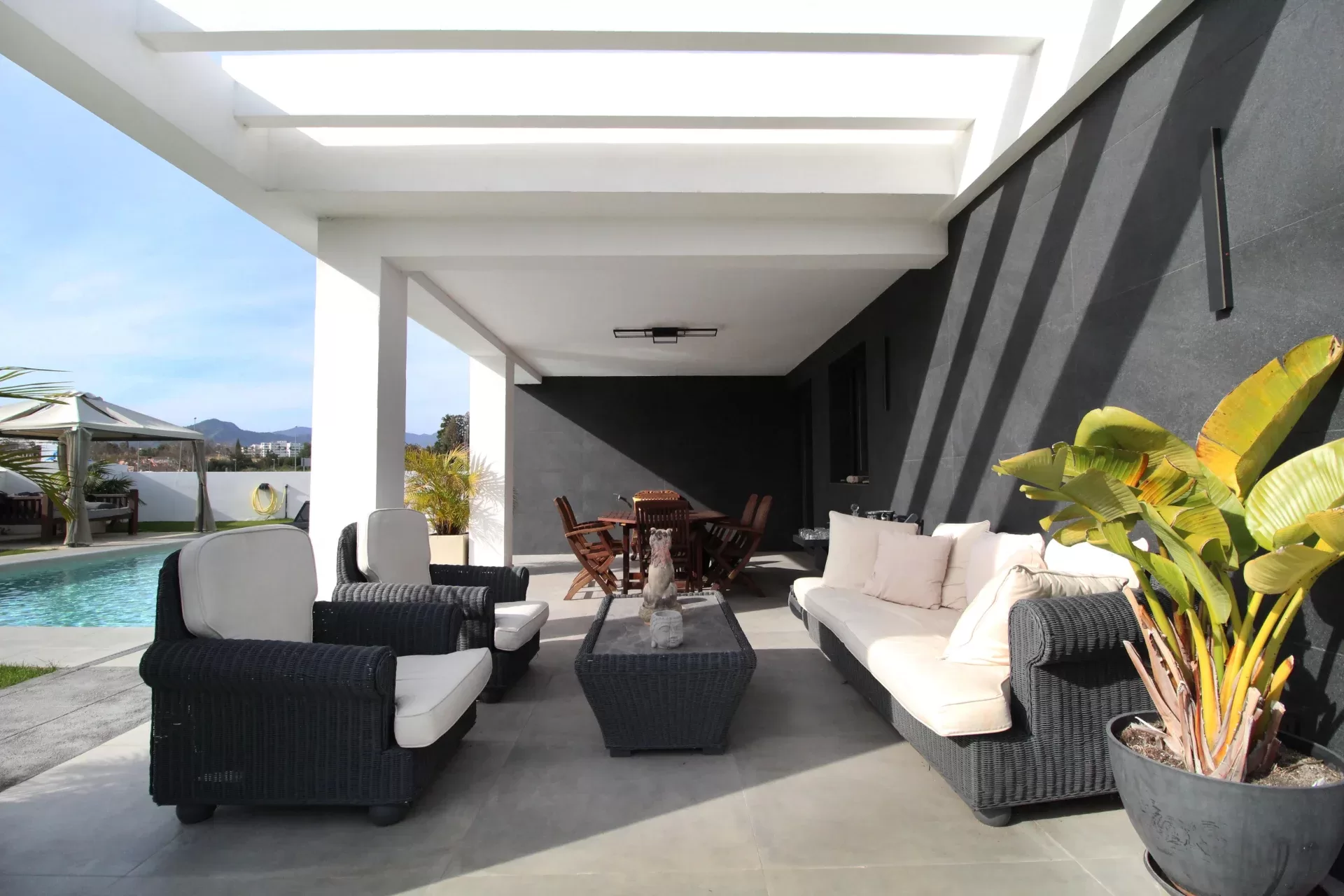 Renovated Single-Level Villa with Private Pool near San Pedro Beach — photo 2
