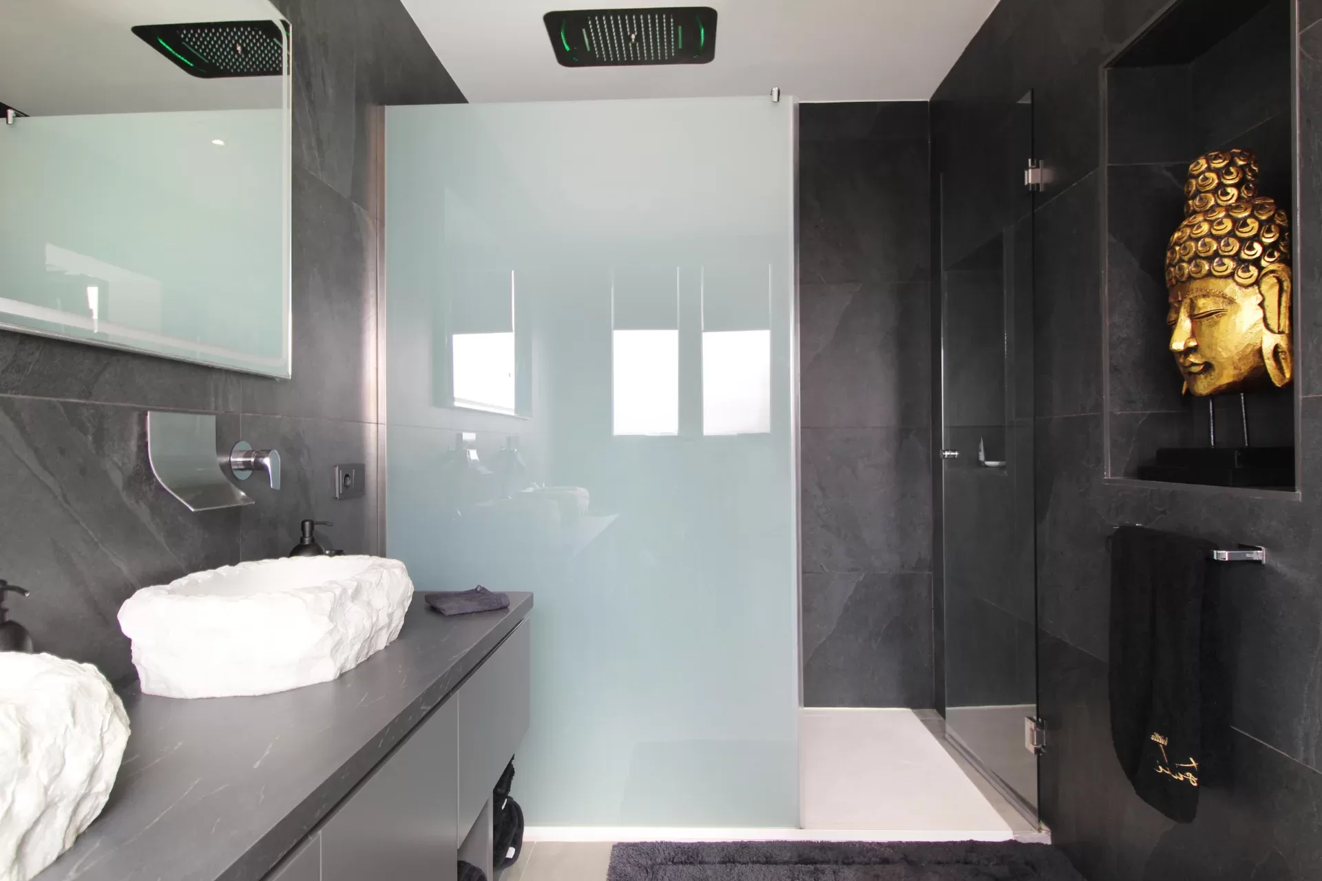 Renovated Single-Level Villa with Private Pool near San Pedro Beach — photo 18