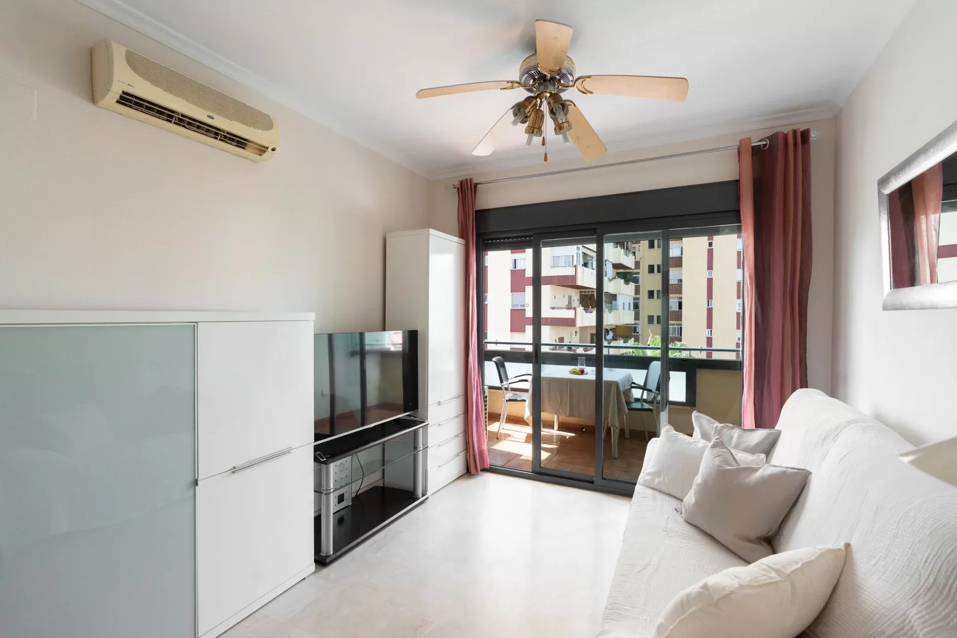 Cozy home with tourist license, parking and pool in the heart of Los Boliches — photo 6