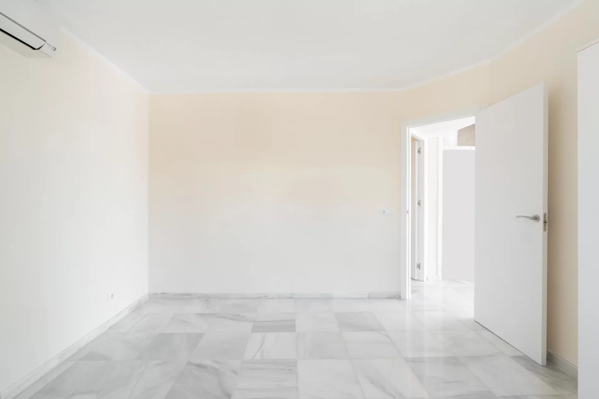 Apartment with sea views, south-facing terrace and tourist license in Torreblanca — photo 6