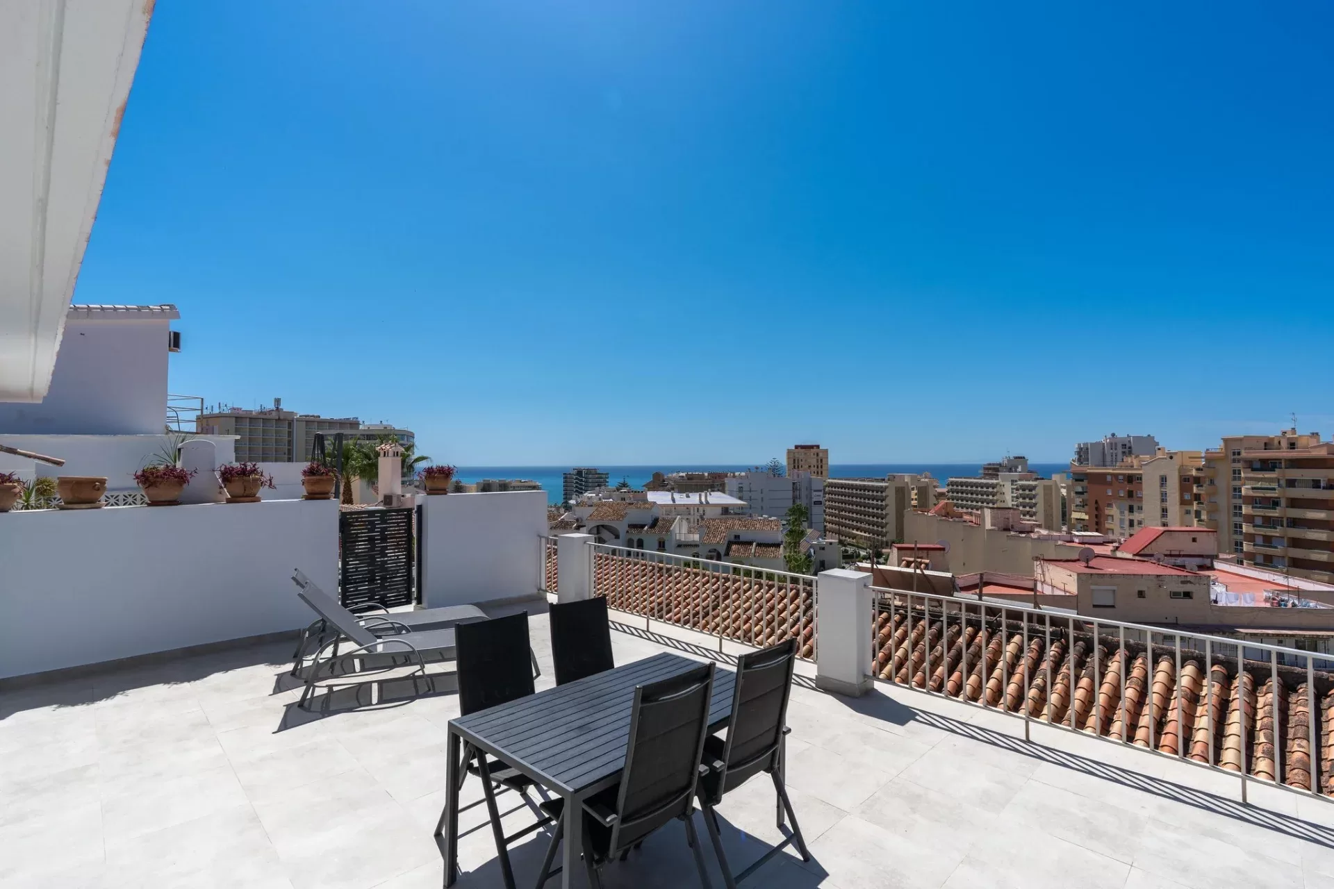 Apartment with sea views, south-facing terrace and tourist license in Torreblanca
