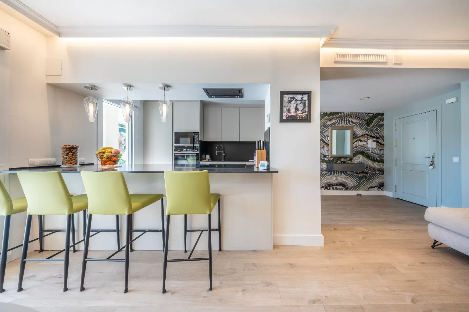 Renovated 2-Bedroom Apartment with Large Terrace in Nueva Andalucía, Marbella — photo 9