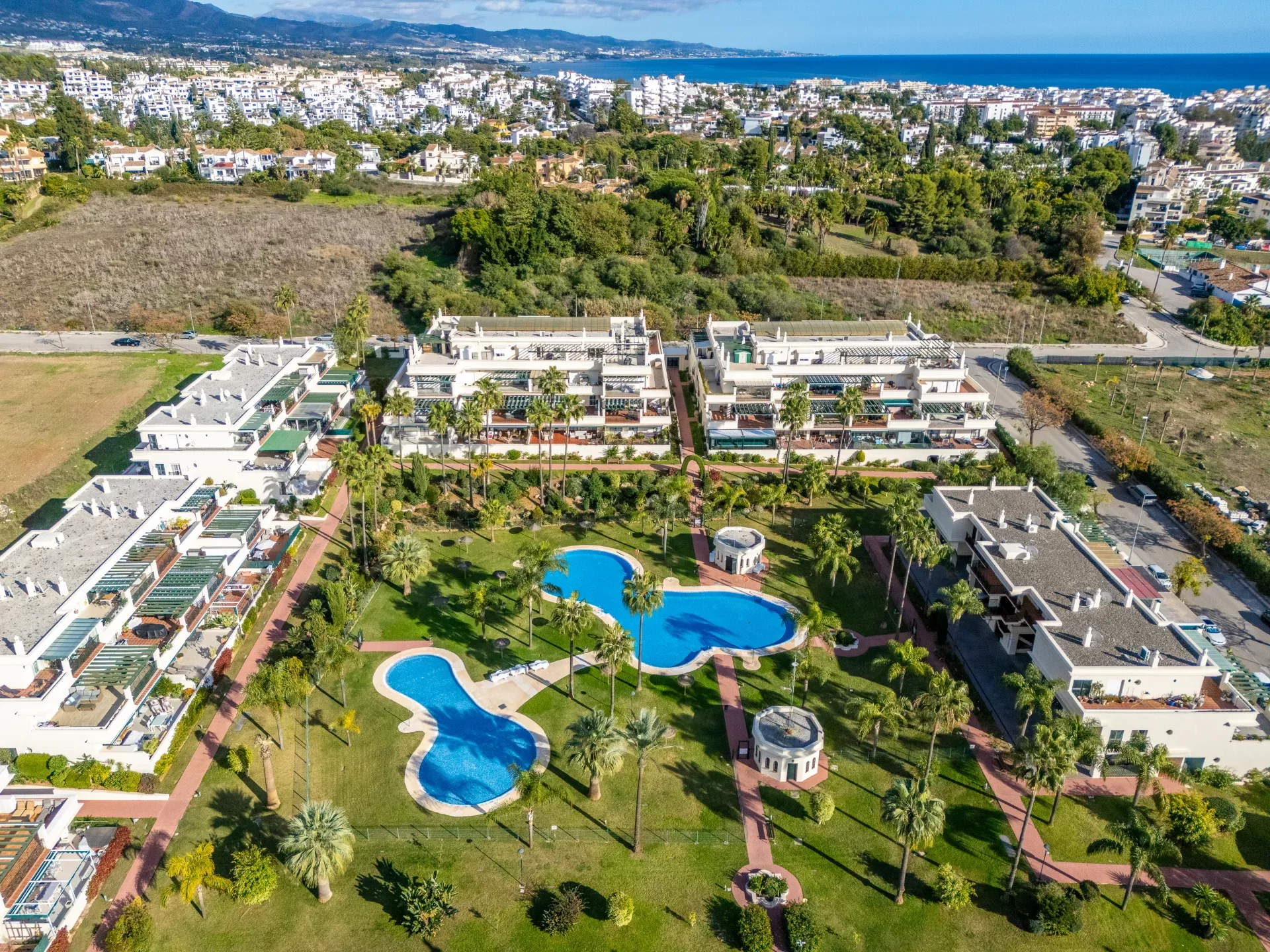 Renovated 2-Bedroom Apartment with Large Terrace in Nueva Andalucía, Marbella — photo 17