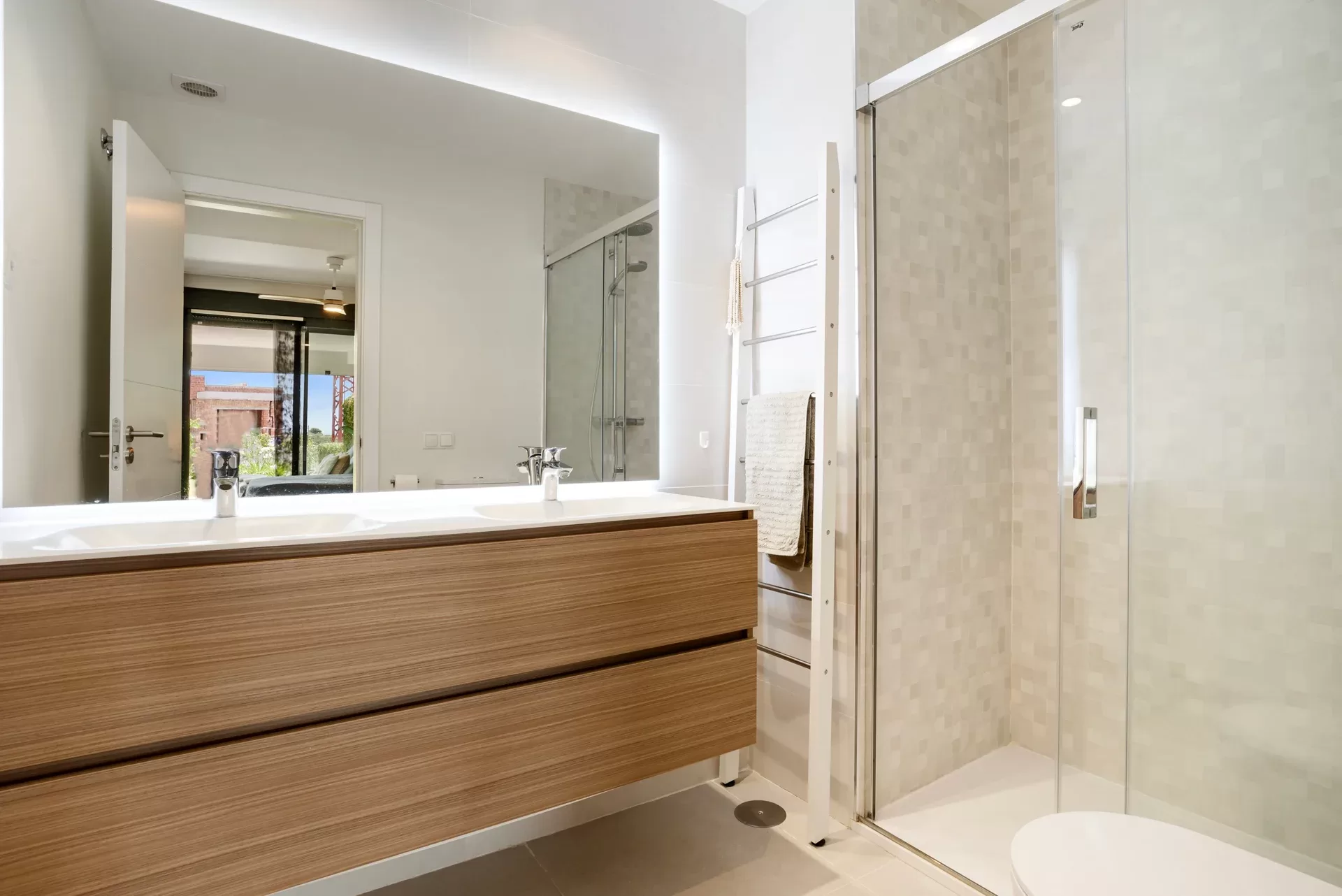 Contemporary Garden Apartment with Glazed Terrace Beside Estepona Golf — photo 15